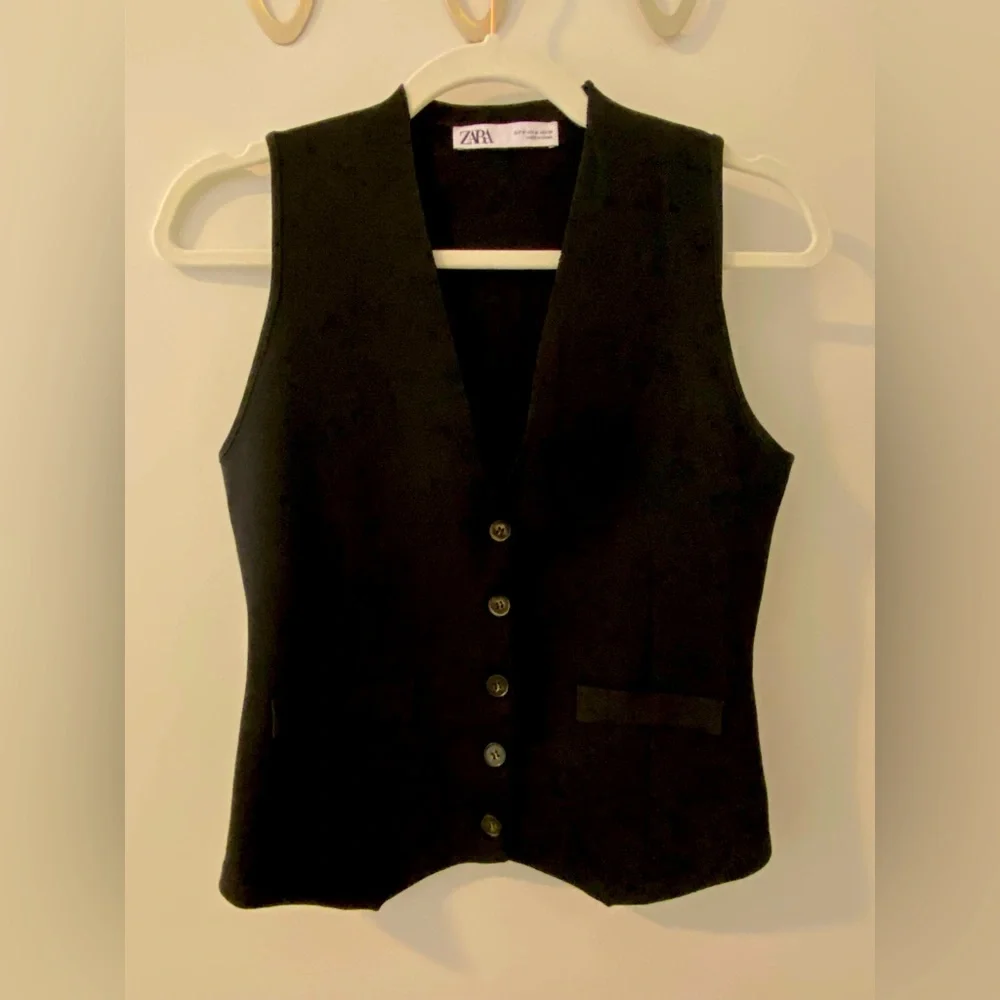 Zara black knit button up vest - Size Medium - Picture 2 of 3